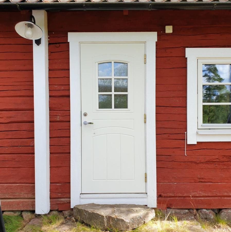 Cabin Near Lake And Beautiful Nature Reserve. Bodafors エクステリア 写真